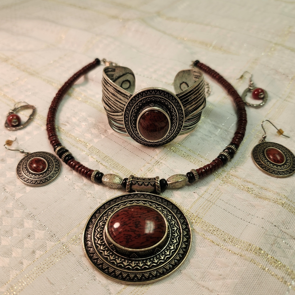 Source Unknown Red Stone Silver-Tone Bohemian Nec… - image 3